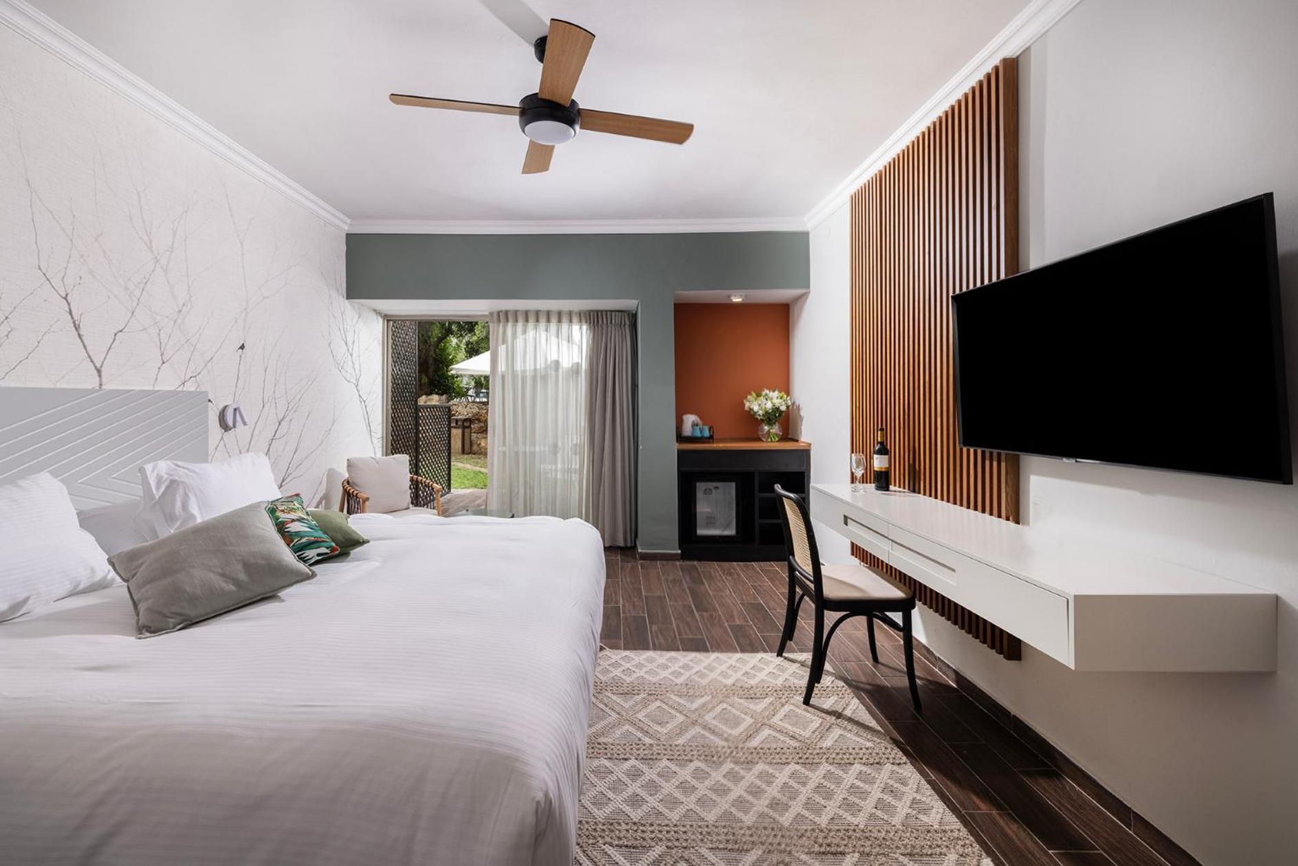 C Hotel Neve Ilan Exteriör bild