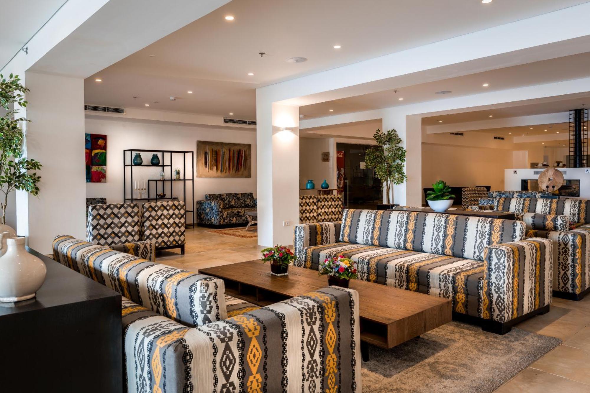 C Hotel Neve Ilan Exteriör bild