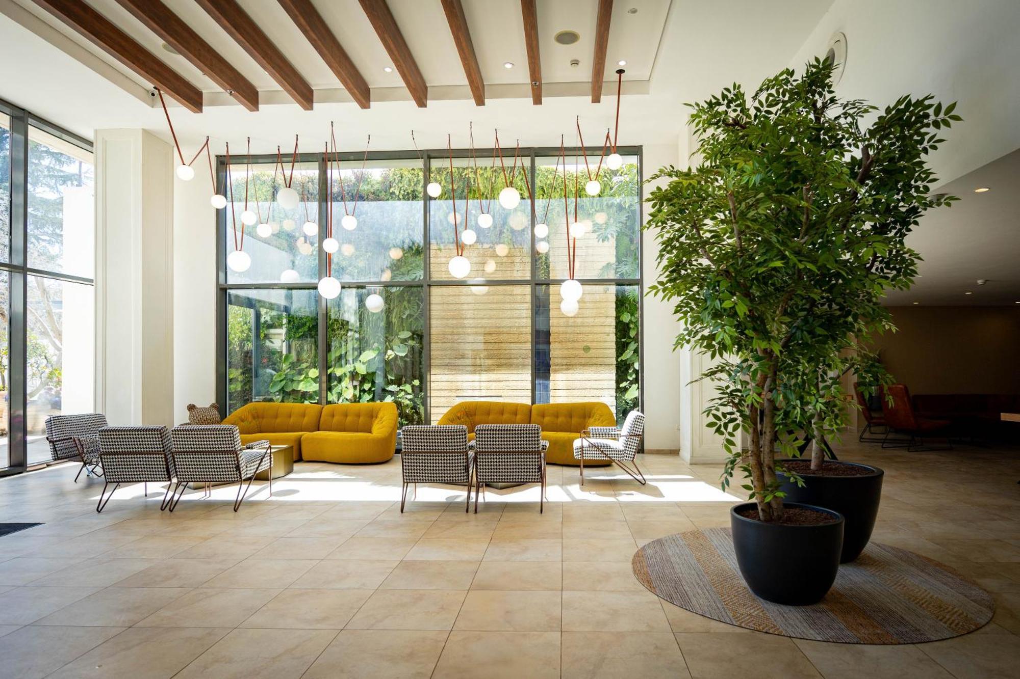 C Hotel Neve Ilan Exteriör bild