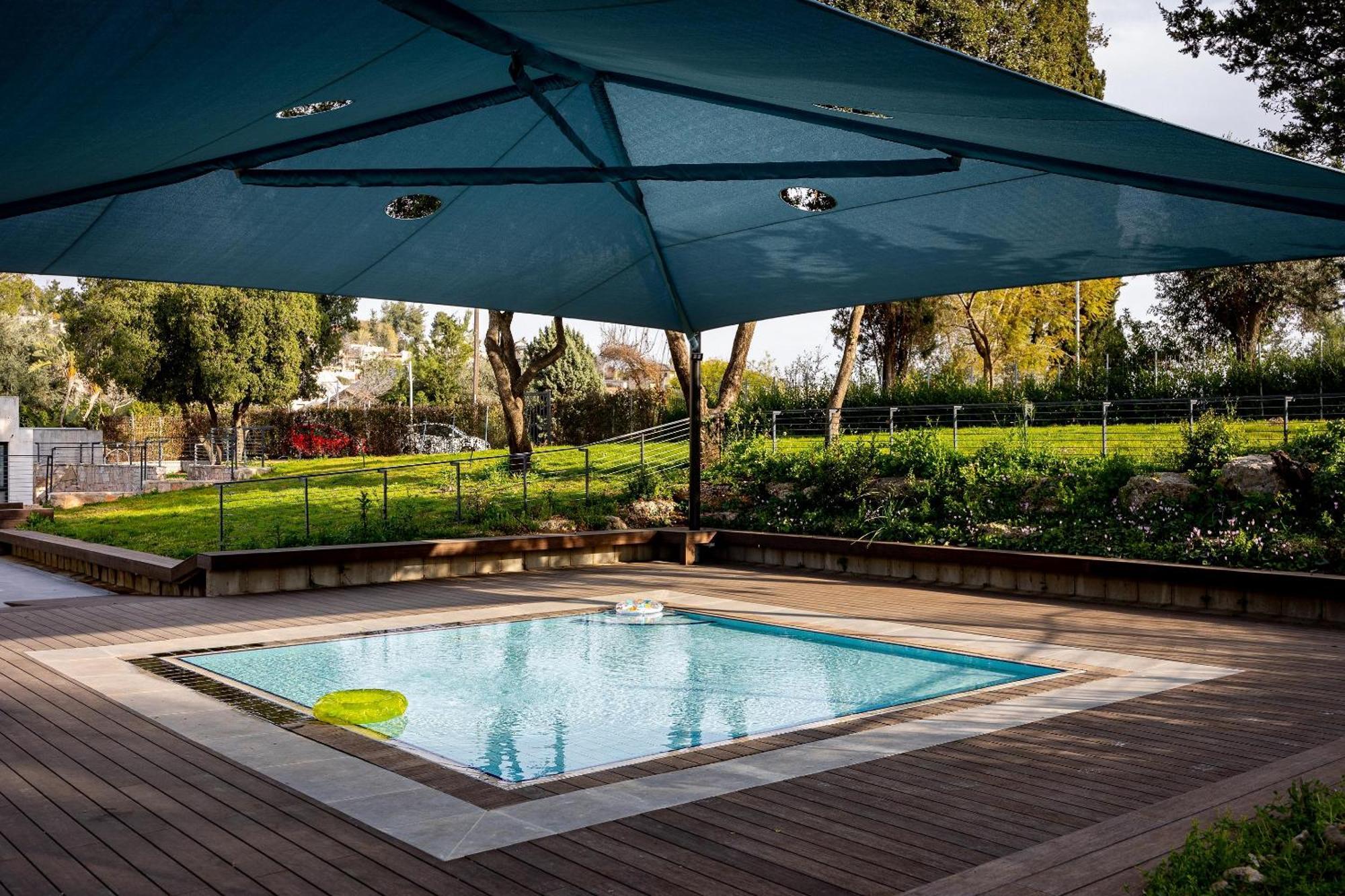 C Hotel Neve Ilan Exteriör bild