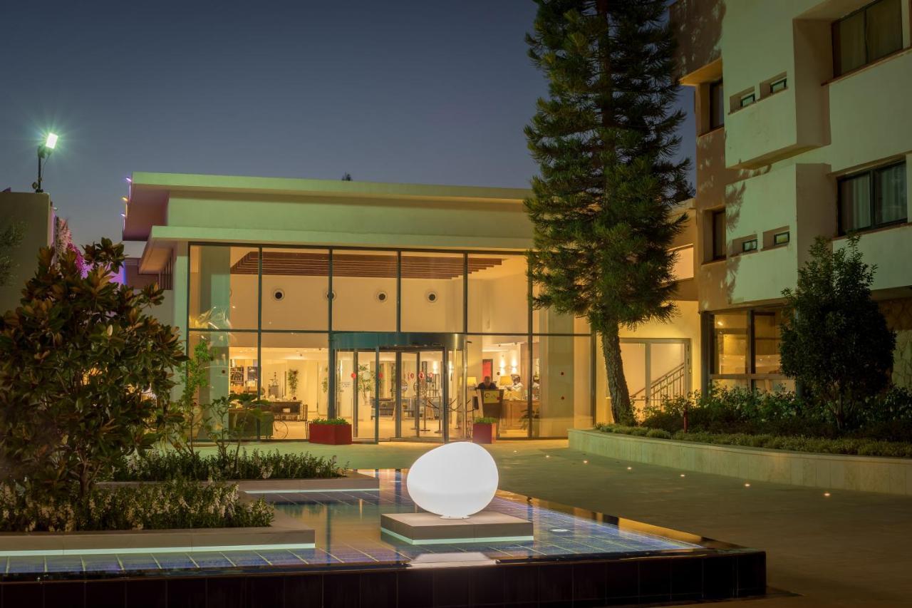 C Hotel Neve Ilan Exteriör bild