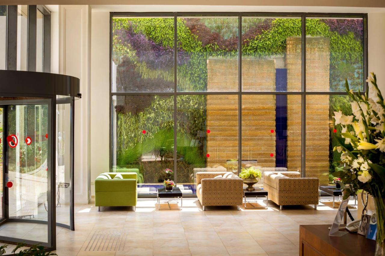 C Hotel Neve Ilan Exteriör bild