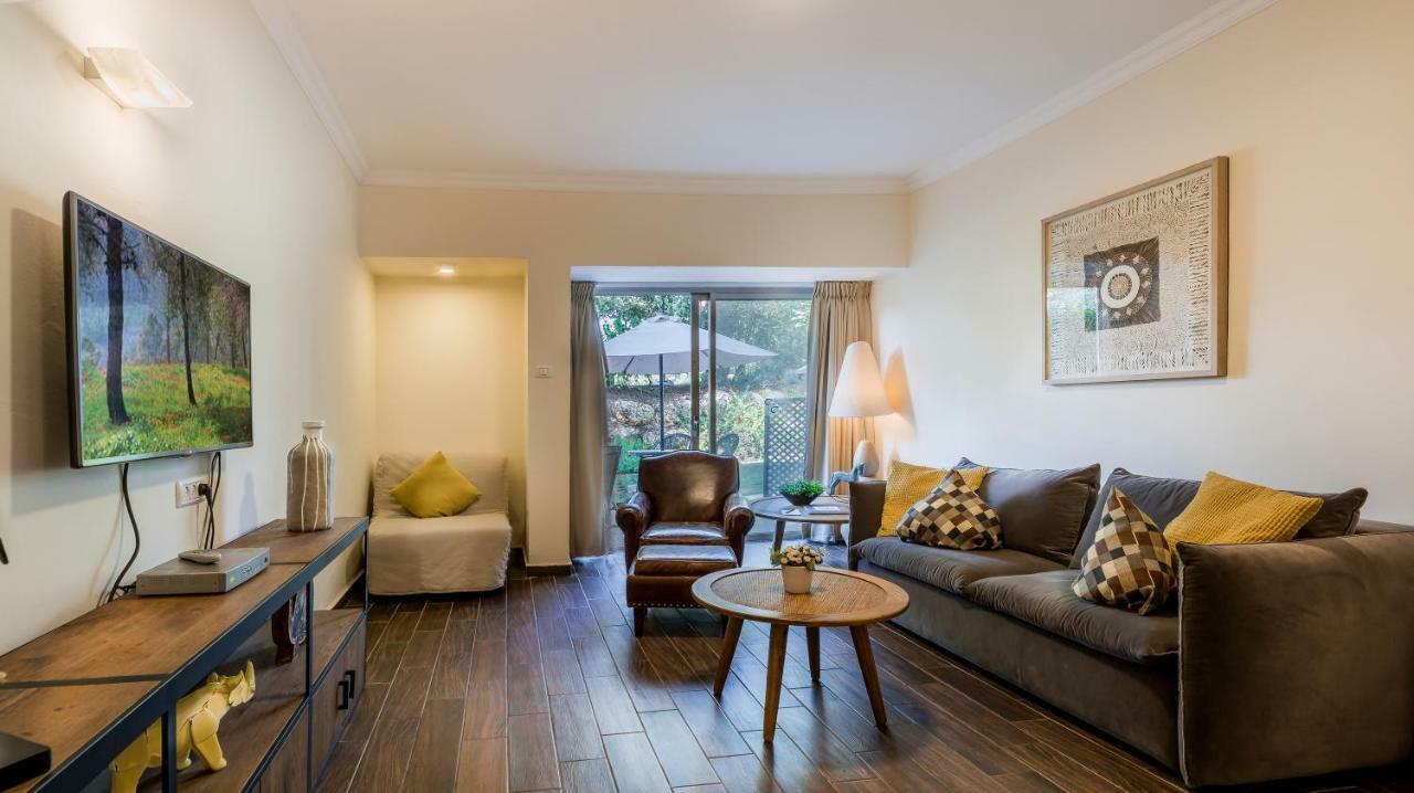 C Hotel Neve Ilan Exteriör bild