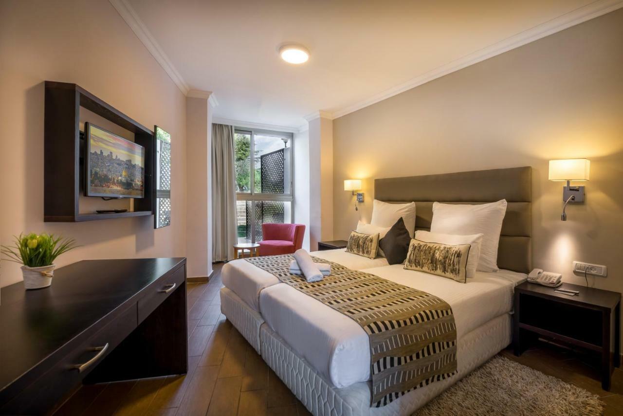 C Hotel Neve Ilan Exteriör bild